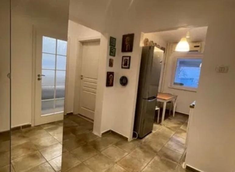 Apartament cu 2 camere decomandat în Baba Novac