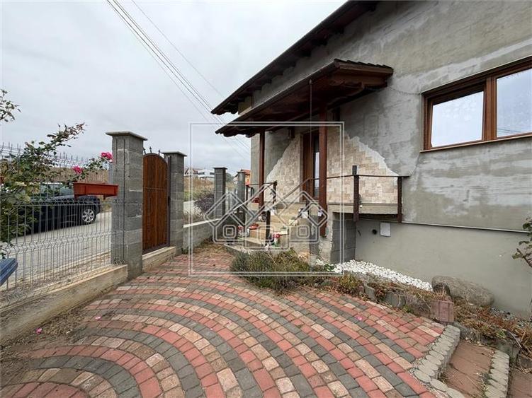 Casă cu 4 camere cu Canalizare în Șura Mare