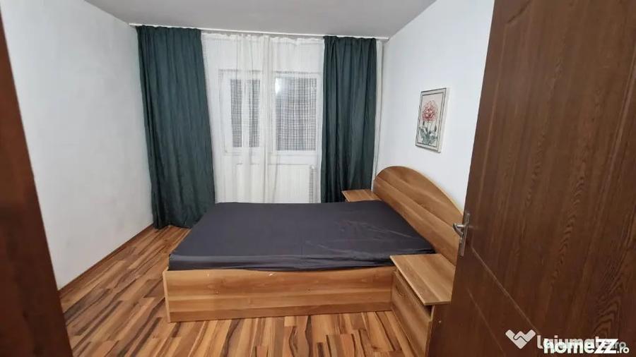 Apartament cu 3 camere semidecomandat în Brazda lui Novac
