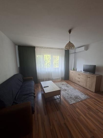 Apartament cu 3 camere semidecomandat, mobilat în Brazda lui Novac