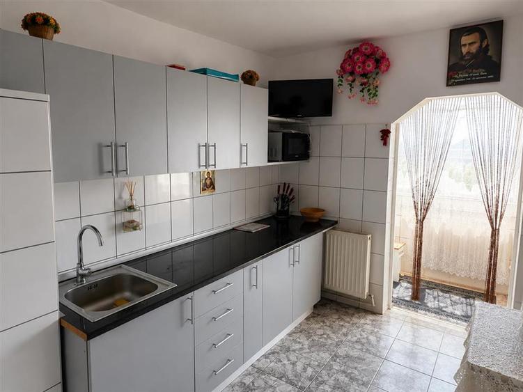 Apartament cu 2 camere decomandat, mobilat în Lazaret
