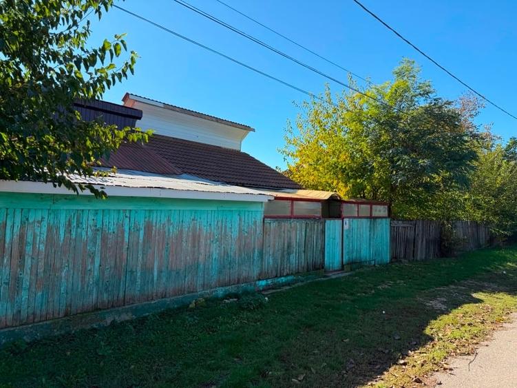 Casă cu 4 camere cu Teren 1030 Mp în Ograda