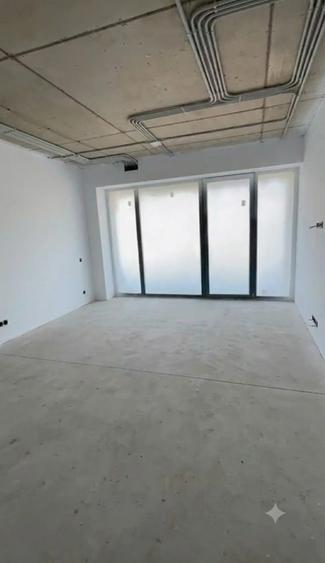 Apartament cu 4 camere decomandat în Petricani