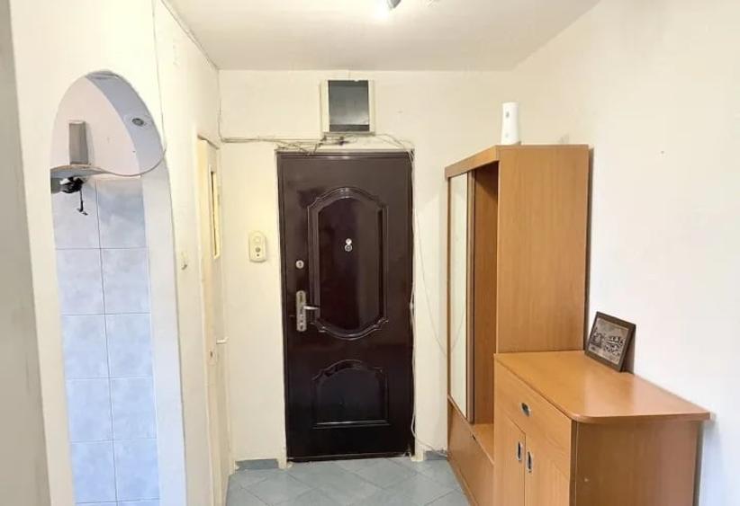 Apartament cu 3 camere decomandat în Drumul Taberei