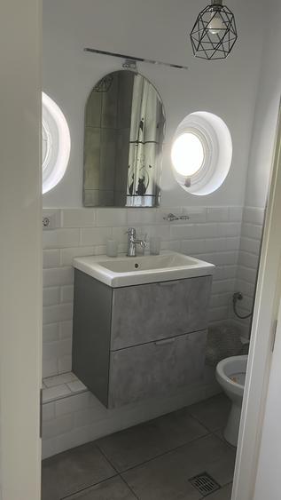 Apartament cu 3 camere semidecomandat în P-ța Dorobanți
