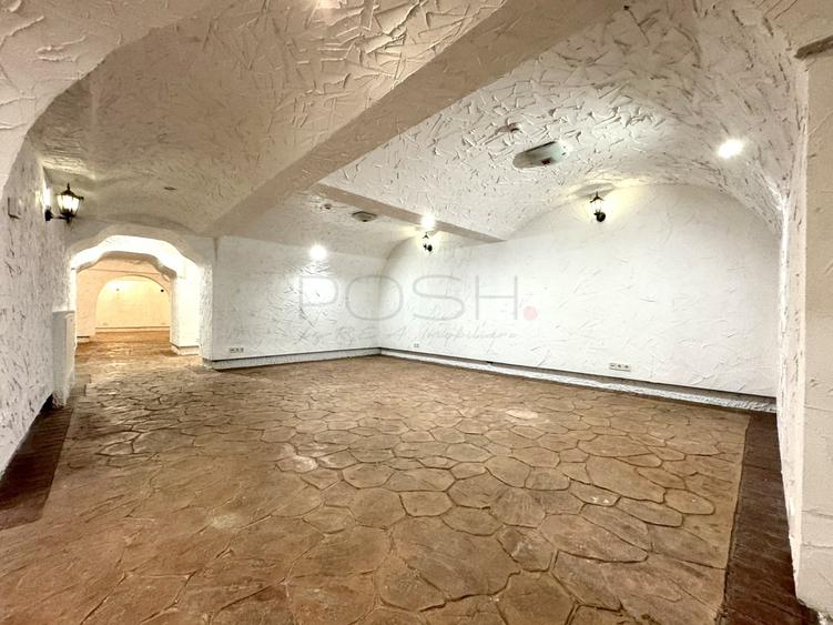 Casă individuală cu 10 camere cu Canalizare în Băneasa