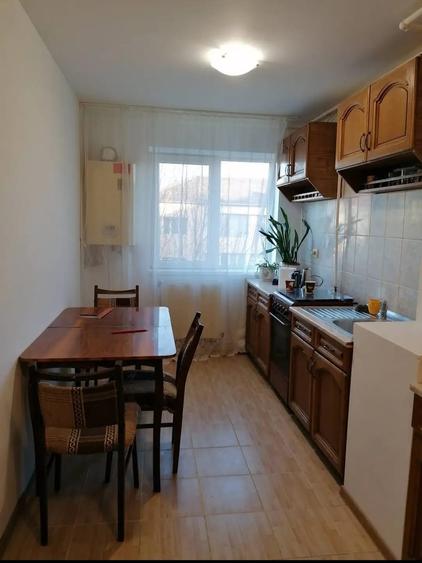 Apartament cu 2 camere semidecomandat, mobilat în Central