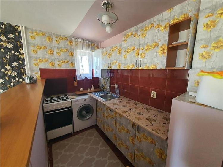 Apartament cu 2 camere semidecomandat, mobilat în Vasile Aaron