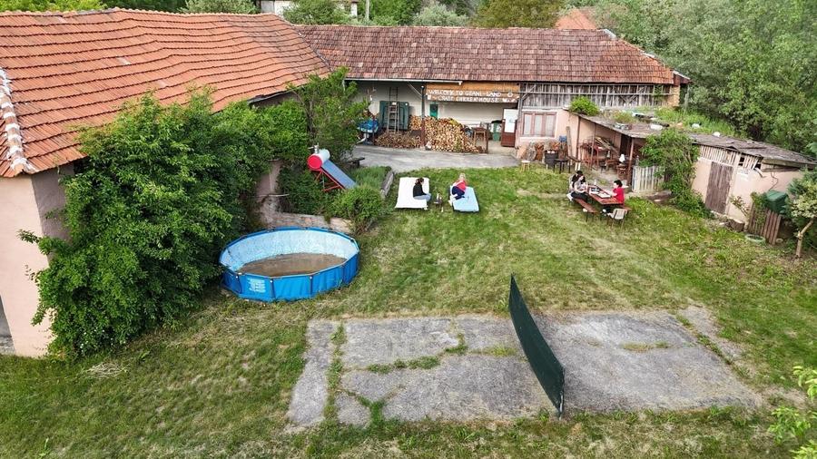 Casă cu 4 camere în Călugări