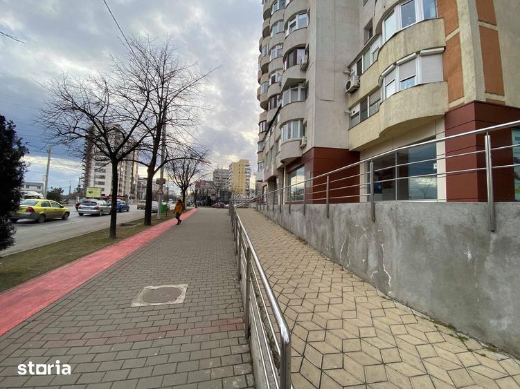 Spațiu comercial, de 232 mp, în Podu Roș