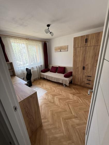 Apartament cu 3 camere decomandat în Valea Rosie