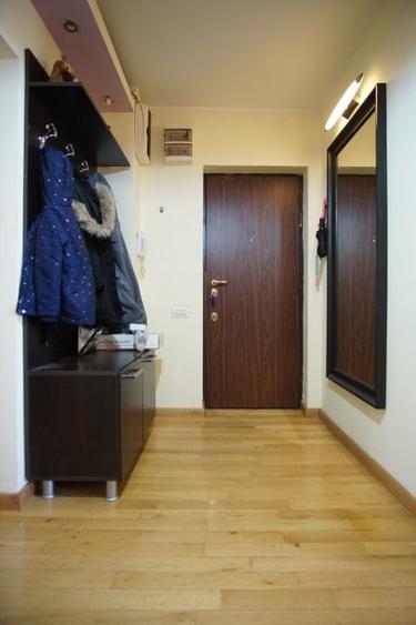 Apartament cu 3 camere decomandat, mobilat în Nerva Traian