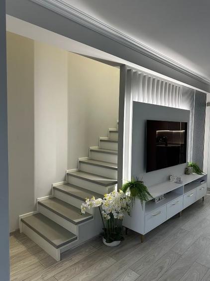 Duplex cu 5 camere cu Teren 350 Mp în Giroc