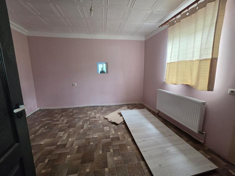 Teren de 600 mp, în Petricani