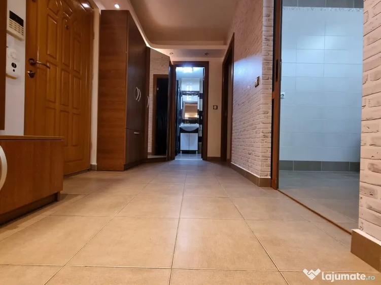 Apartament cu 3 camere decomandat în Ștefan cel Mare
