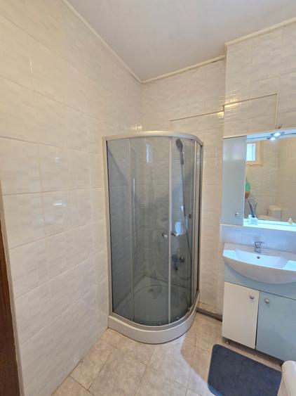 Apartament cu 2 camere semidecomandat în Banu Manta