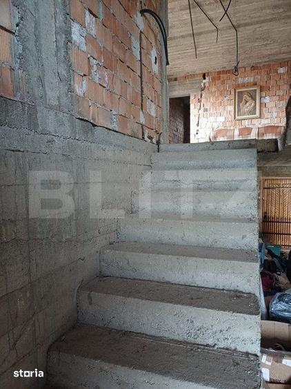 Casă cu 10 camere cu Teren 1800 Mp în Luna