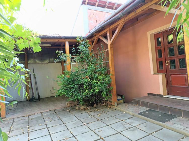 Casă cu 4 camere în Aradul Nou