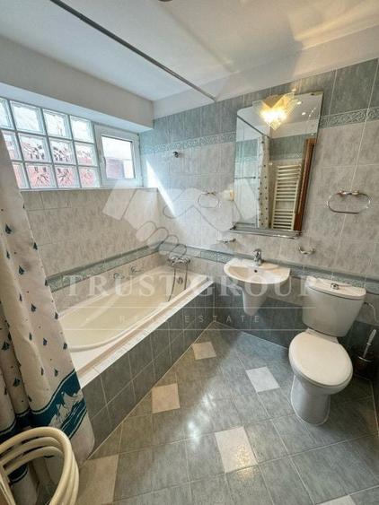 Penthouse cu 3 camere, mobilat în Clucerului
