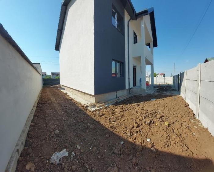 Casă cu 5 camere cu Teren 400 Mp în Central