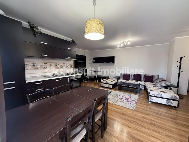 Apartament cu 3 camere semidecomandat, mobilat în Central