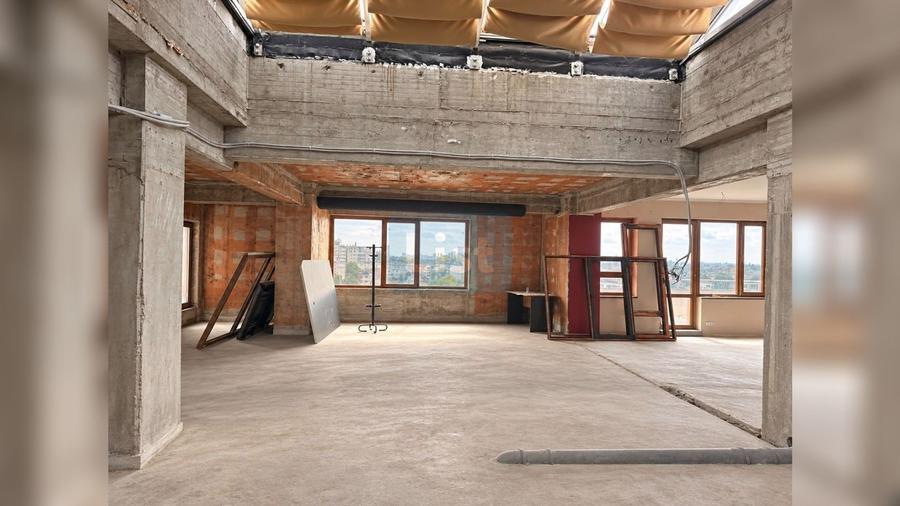 Apartament cu 4 camere în Țiglina 1
