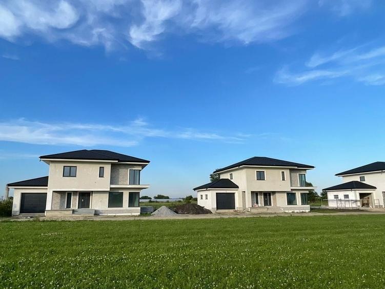 Casă cu 4 camere decomandat în Rădăuți