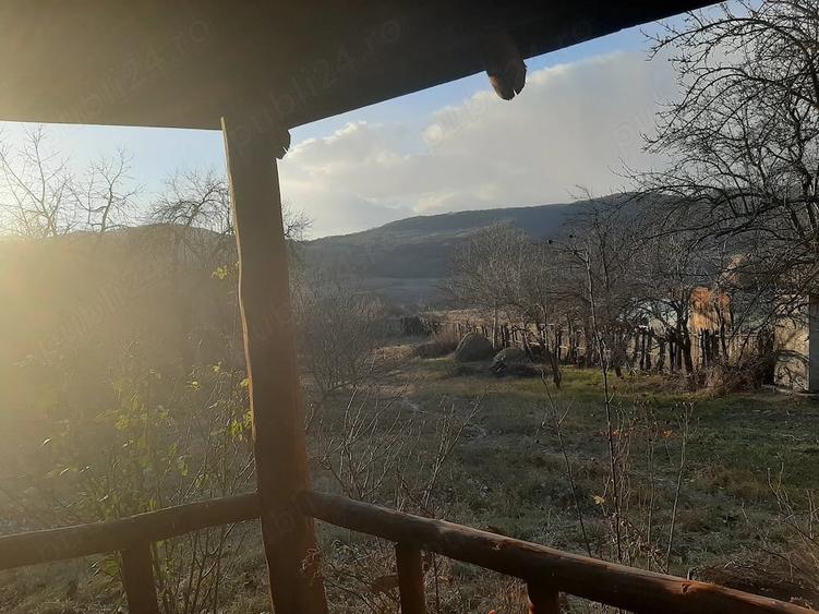 Casă cu 2 camere cu Teren 2000 Mp în Joseni