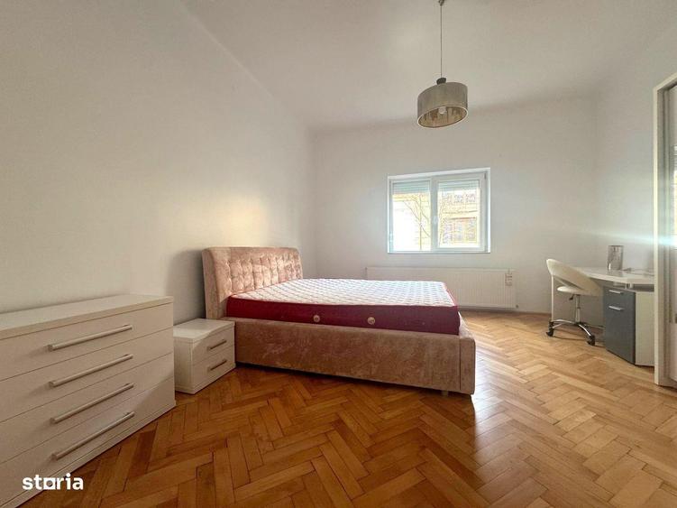 Casă cu 8 camere cu Canalizare în Girocului