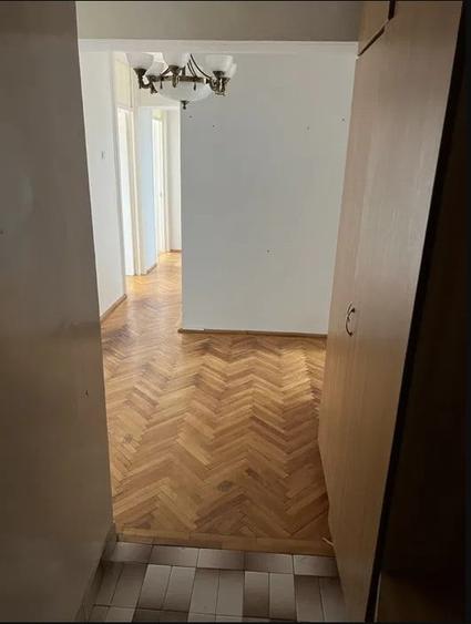 Apartament cu 4 camere decomandat în Berceni