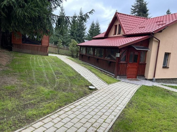 Casă cu 4 camere în Poiana Stampei