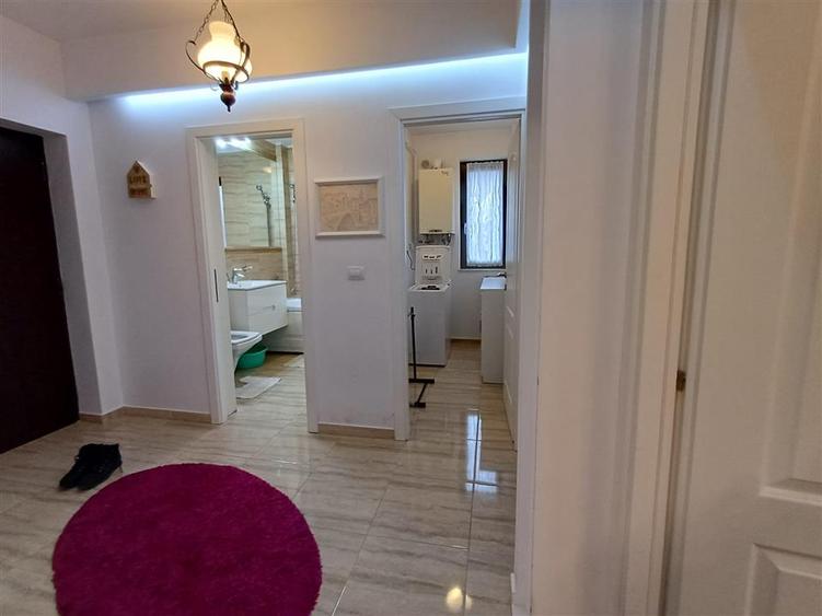 Apartament cu 3 camere decomandat, mobilat în Rediu