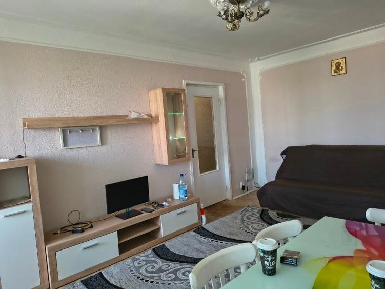 Apartament cu 2 camere semidecomandat, mobilat în Nicolina