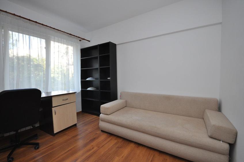 Apartament cu 3 camere semidecomandat în Militari