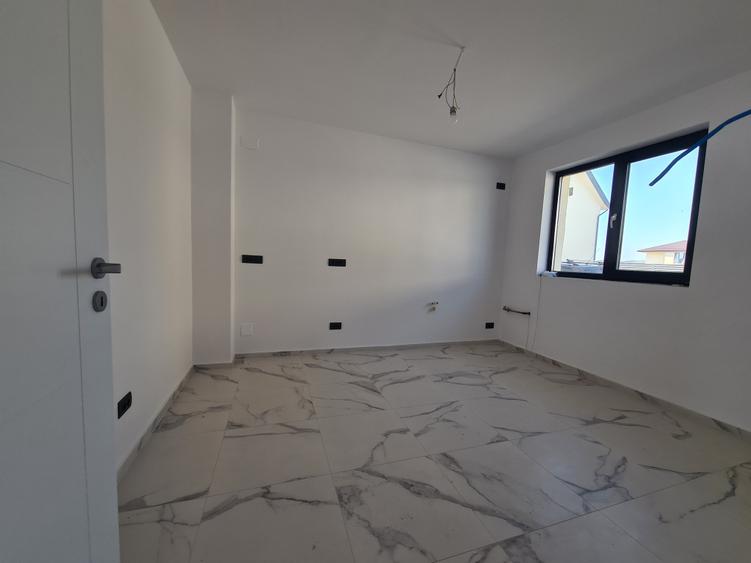 Duplex cu 4 camere cu Teren 230 Mp în Odăi