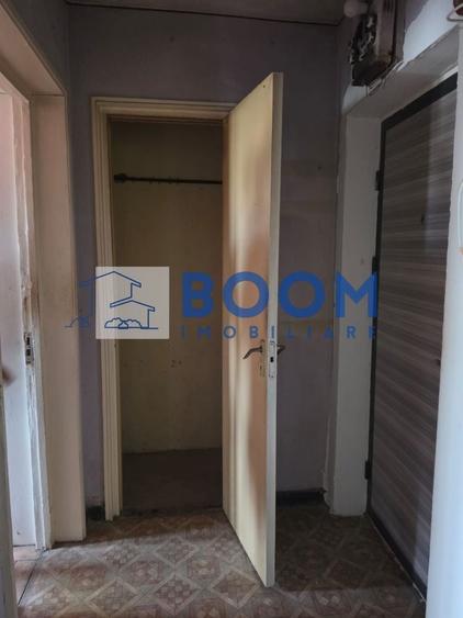 Apartament cu 4 camere decomandat în Traian