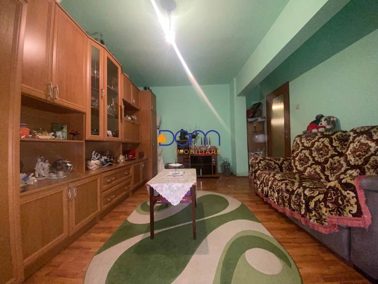 Apartament cu 4 camere decomandat în Central