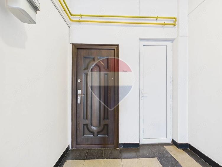 Apartament cu 3 camere decomandat în Romană