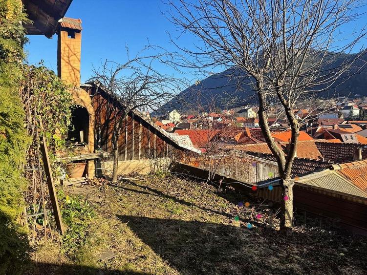 Casă cu 4 camere cu Canalizare în Schei