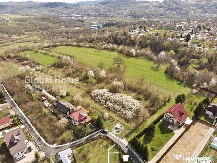 Teren de 23345 mp, în Cornu
