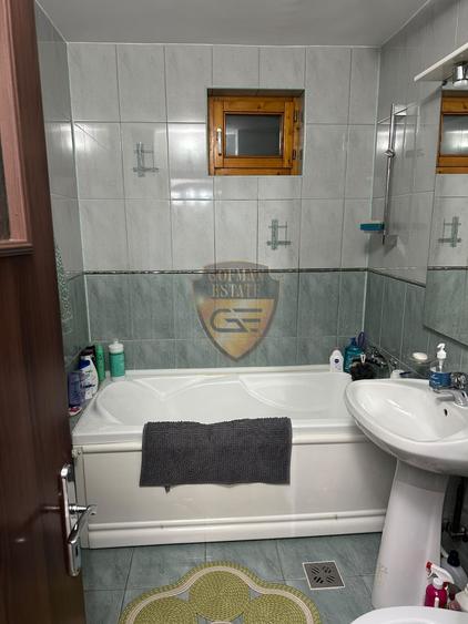 Apartament cu 3 camere decomandat, mobilat în Anda