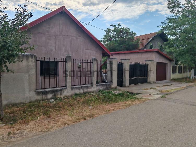 Casă individuală cu 3 camere cu Canalizare în Cauaceu