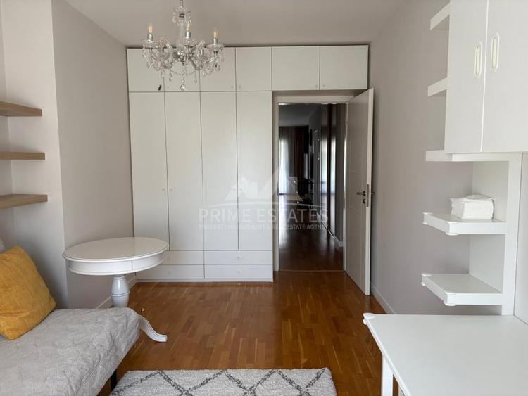 Apartament cu 3 camere decomandat, mobilat în Voluntari