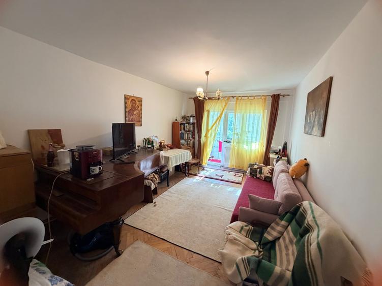 Apartament cu 3 camere în Alexandru cel Bun
