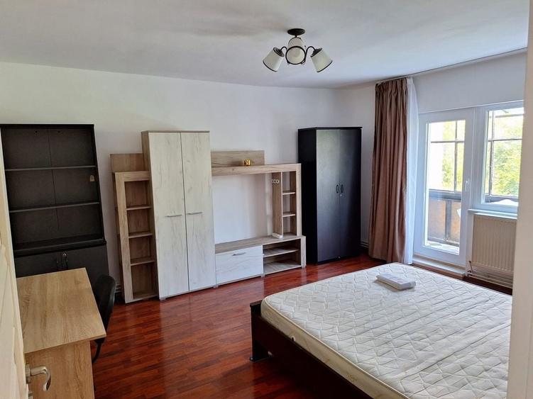 Apartament cu 3 camere decomandat în Dosu Bricii