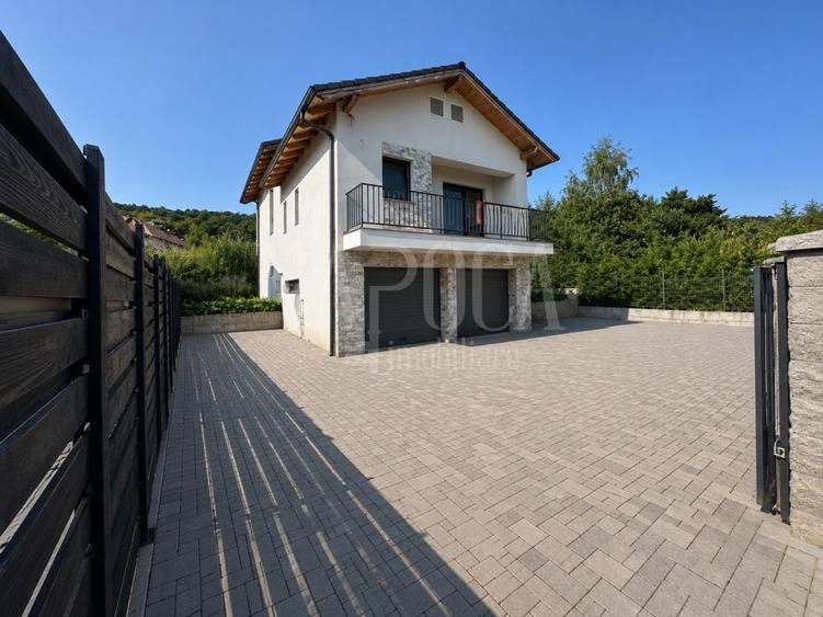 Casă individuală cu 4 camere cu Canalizare în Făget