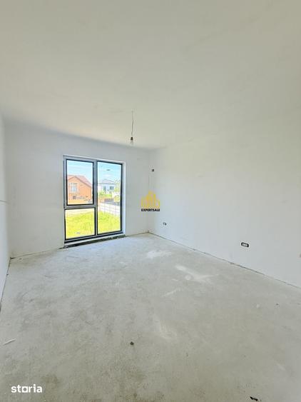Casă cu 4 camere cu Teren 220 Mp în Ghencea