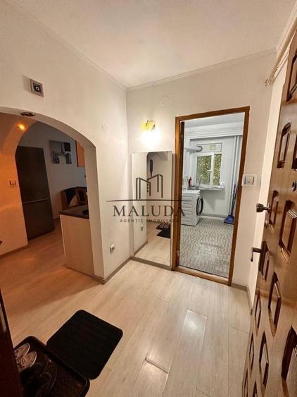 Apartament cu 3 camere semidecomandat, mobilat în Găvana 2