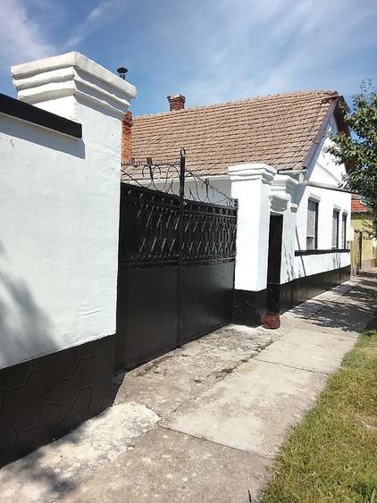 Casă cu Teren 1075 Mp în Central