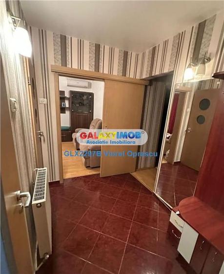 Apartament cu 4 camere decomandat, mobilat în Titan